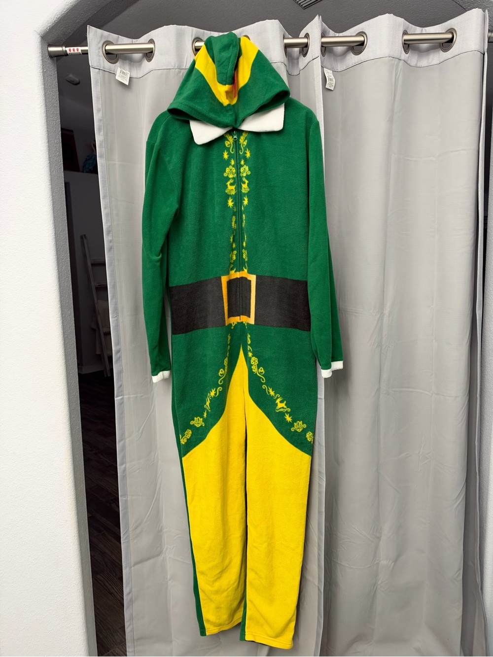 ELF Adult zip up costume/onsie - size Large